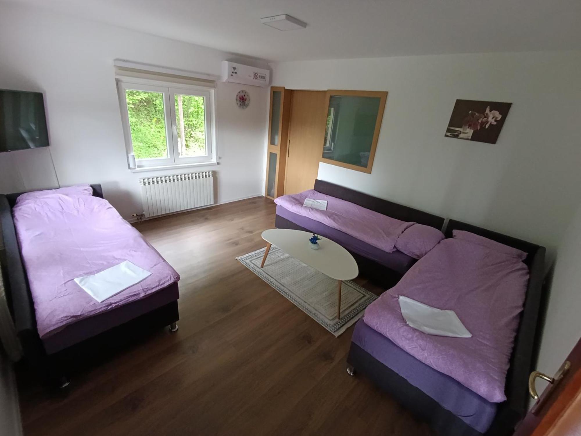 公寓 Saraj Heights House *